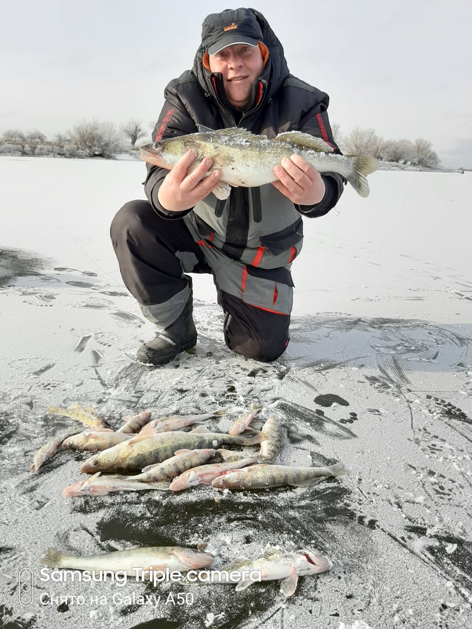 Зима и зимняя рыбалка в Астрахани!