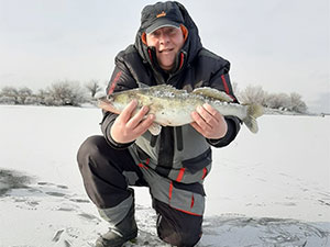 Зима и зимняя рыбалка в Астрахани!